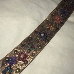Women’s belt gold